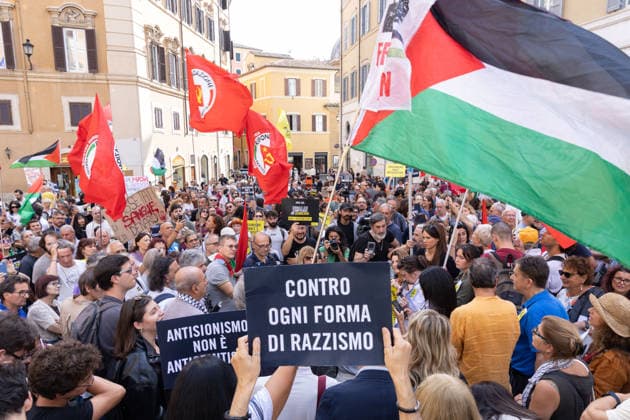 News Bilder des Tages IPA89220798 - Protest in Piazza Montecitorio in Rome against the passage of the Anti-Semitism? Decree-Law  Copyright: xMatteoxNardonex xx IPA89220798