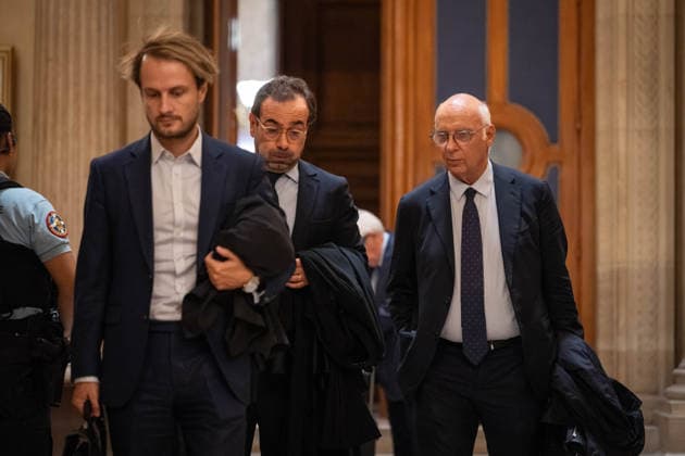 Resumption and Conclusion of the Francois Bayrou Trial - Paris AJ French lawyer Pierre Cornut-Gentille leaves the courtroom at the end of the trial during a hearing of the appeal trial over the alleged misuse of European Parliament funds to pay fictitious parliamentary assistants for the centrist party MoDem, at the Paris courthouse in Paris on October 2, 2026. Former Prime minister François Bayrou and ten former MoDem executives must answer, starting September 9, 2026, before the Paris appeal court for misappropriation of funds in the case of the MEP assistants, a ten-year-old case in which the former Prime Minister had been acquitted at first instance. Photo by Alexis Jumeau ABACAPRESS.COM Paris France Copyright: xJumeauxAlexis ABACAx