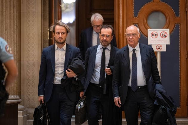 Resumption and Conclusion of the Francois Bayrou Trial - Paris AJ French lawyer Pierre Cornut-Gentille leaves the courtroom at the end of the trial during a hearing of the appeal trial over the alleged misuse of European Parliament funds to pay fictitious parliamentary assistants for the centrist party MoDem, at the Paris courthouse in Paris on October 2, 2026. Former Prime minister François Bayrou and ten former MoDem executives must answer, starting September 9, 2026, before the Paris appeal court for misappropriation of funds in the case of the MEP assistants, a ten-year-old case in which the former Prime Minister had been acquitted at first instance. Photo by Alexis Jumeau ABACAPRESS.COM Paris France Copyright: xJumeauxAlexis ABACAx