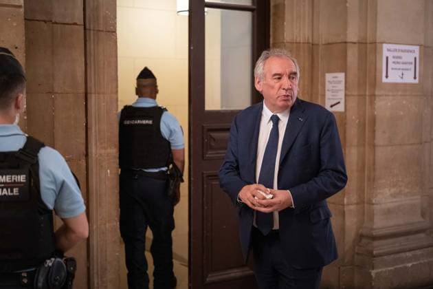 Resumption and Conclusion of the Francois Bayrou Trial - Paris AJ French politician Francois Bayrou leaves the courtroom at the end of the trial during a hearing of the appeal trial over the alleged misuse of European Parliament funds to pay fictitious parliamentary assistants for the centrist party MoDem, at the Paris courthouse in Paris on October 2, 2026. Former Prime minister François Bayrou and ten former MoDem executives must answer, starting September 9, 2026, before the Paris appeal court for misappropriation of funds in the case of the MEP assistants, a ten-year-old case in which the former Prime Minister had been acquitted at first instance. Photo by Alexis Jumeau ABACAPRESS.COM Paris France Copyright: xJumeauxAlexis ABACAx