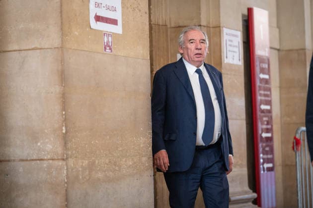 Resumption of the Francois Bayrou Trial - Paris AJ French politician Francois Bayrou returns to the courtroom after a break during a hearing of the appeal trial over the alleged misuse of European Parliament funds to pay fictitious parliamentary assistants for the centrist party MoDem, at the Paris courthouse in Paris on October 2, 2026. Former Prime minister François Bayrou and ten former MoDem executives must answer, starting September 9, 2026, before the Paris appeal court for misappropriation of funds in the case of the MEP assistants, a ten-year-old case in which the former Prime Minister had been acquitted at first instance. Photo by Alexis Jumeau ABACAPRESS.COM Paris France  Copyright: xJumeauxAlexis ABACAx