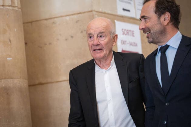 Resumption of the Francois Bayrou Trial - Paris AJ French lawyer Francis Teitgen returns to the courtroom after a break during a hearing of the appeal trial over the alleged misuse of European Parliament funds to pay fictitious parliamentary assistants for the centrist party MoDem, at the Paris courthouse in Paris on October 2, 2026. Former Prime minister François Bayrou and ten former MoDem executives must answer, starting September 9, 2026, before the Paris appeal court for misappropriation of funds in the case of the MEP assistants, a ten-year-old case in which the former Prime Minister had been acquitted at first instance. Photo by Alexis Jumeau ABACAPRESS.COM Paris France  Copyright: xJumeauxAlexis ABACAx