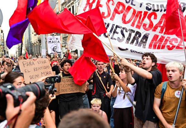 October 2, 2026, Madrid, Madrid, SPAIN: Tenants and housing activists gather outside the Congress of Deputies in Madrid during a demonstration called by the Sindicato de Inquilinas e Inquilinos de Madrid. The protest takes place on the Spanish Parliament votes on two Royal Decree-Laws on housing: one concerning measures to protect the social function of housing and increase affordable housing supply, and another aimed at strengthening the stability of habitual rental contracts. The demonstration was organized to pressure lawmakers during the vote. Junts had announced its opposition to the measures, while PP and Vox were also expected to vote against them. Madrid SPAIN - ZUMAz108 20261002_znp_z108_068 Copyright: xRichardxZubelzux