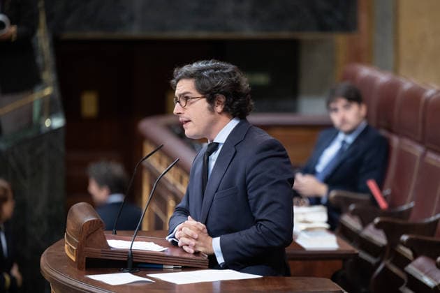 Congress Votes on Housing Decrees Vox Representative José María Figaredo during a plenary session in the Congress of Deputies on October 2, 2026, in Madrid, Spain. Congress is voting today on whether to ratify or repeal the two Royal Decrees on housing issued by the government this week in the Official State Gazette (BOE). Specifically, these are Royal Decree-Law 26 2026, dated September 29, which adopts urgent measures to protect the social function of housing and expand the supply of affordable housing, and Royal Decree-Law 27 2026, of September 29, adopting urgent measures to strengthen the stability of lease agreements for primary residences OCTOBER 2, 2026 Jesús Hellí Madrid Madrid Spain Copyright: xJesusxHellinx 7815668