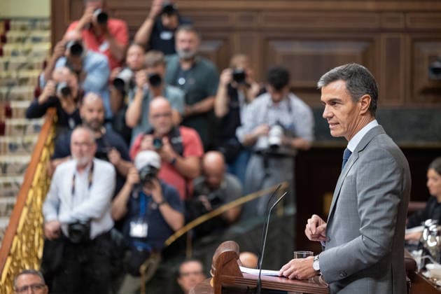 Congress Votes on Housing Decrees Prime Minister Pedro Sánchez during a plenary session in the Congress of Deputies on October 2, 2026, in Madrid, Spain. Congress is voting today on whether to ratify or repeal the two Royal Decrees on housing issued by the government this week in the Official State Gazette (BOE). Specifically, these are Royal Decree-Law 26 of 2026, dated September 29, which adopts urgent measures to protect the social function of housing and expand the supply of affordable housing, and Royal Decree-Law 27 2026, of September 29, adopting urgent measures to strengthen the stability of lease agreements for primary residences OCTOBER 2, 2026 Jesús Hellí Madrid Madrid Spain Copyright: xJesusxHellinx 7815689