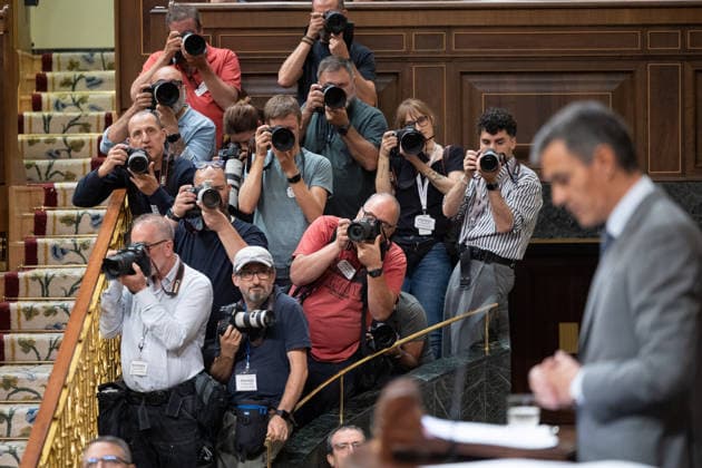 Congress Votes on Housing Decrees Prime Minister Pedro Sánchez during a plenary session in the Congress of Deputies on October 2, 2026, in Madrid, Spain. Congress is voting today on whether to ratify or repeal the two Royal Decrees on housing issued by the government this week in the Official State Gazette (BOE). Specifically, these are Royal Decree-Law 26 of 2026, dated September 29, which adopts urgent measures to protect the social function of housing and expand the supply of affordable housing, and Royal Decree-Law 27 2026, of September 29, adopting urgent measures to strengthen the stability of lease agreements for primary residences OCTOBER 2, 2026 Jesús Hellí Madrid Madrid Spain Copyright: xJesusxHellinx 7815690
