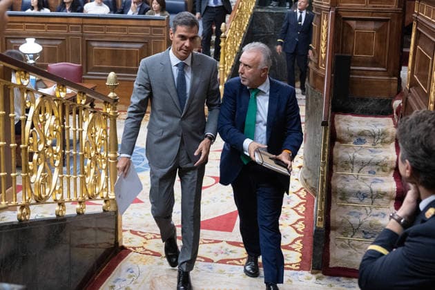 Congress Votes on Housing Decrees Prime Minister Pedro Sánchez and Minister of Territorial Policy and Democratic Memory Ángel Víctor Torres during a plenary session in the Congress of Deputies on October 2, 2026, in Madrid, Spain. Congress is voting today on whether to ratify or repeal the two Royal Decrees on housing issued by the government this week in the Official State Gazette (BOE). Specifically, these are Royal Decree-Law 26 2026, dated September 29, which adopts urgent measures to protect the social function of housing and expand the supply of affordable housing, and Royal Decree-Law 27 2026, of September 29, adopting urgent measures to strengthen the stability of lease agreements for primary residences OCTOBER 2, 2026 Jesús Hellí Copyright: xJesusxHellinx 7815710
