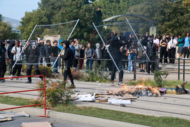 Blockade of the Joliot Curie Sixth Form College in Aubagne by pupils on 2 October 2026 - 02 11 2026 - France Bouches-du-Rhone Marseille -  SylvainxRostaingx xLexPictorium LePictorium_0341588