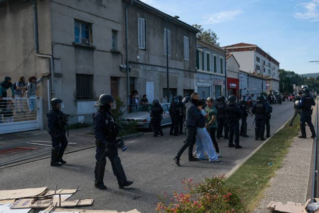 Arrest of two young people by the police. Blockade of the Joliot Curie Sixth Form College in Aubagne by pupils on 2 October 2026 - 02 11 2026 - France Bouches-du-Rhone Marseille - SylvainxRostaingx xLexPictorium LePictorium_0341593