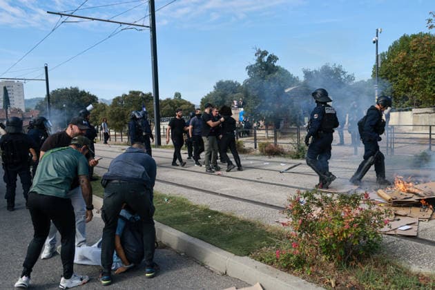 Arrest of two young people by the police. Blockade of the Joliot Curie Sixth Form College in Aubagne by pupils on 2 October 2026 - 02 11 2026 - France Bouches-du-Rhone Marseille - SylvainxRostaingx xLexPictorium LePictorium_0341595