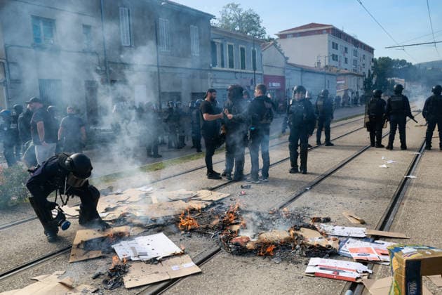 Arrest of two young people by the police. Blockade of the Joliot Curie Sixth Form College in Aubagne by pupils on 2 October 2026 - 02 11 2026 - France Bouches-du-Rhone Marseille - SylvainxRostaingx xLexPictorium LePictorium_0341599