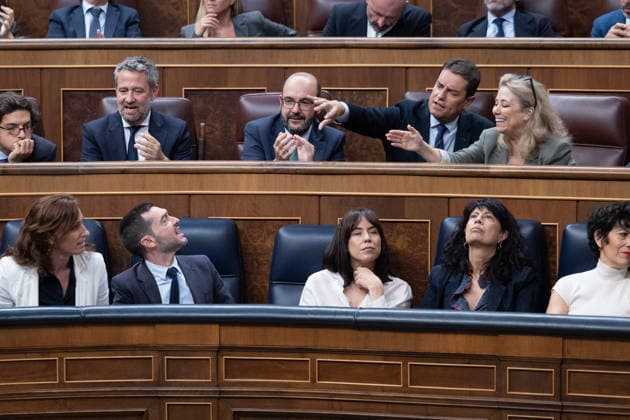 Congress Votes on Housing Decrees The Minister of Health, Mónica García, the Minister of Social Rights, Consumer Affairs, and the 2030 Agenda, Pablo Bustinduy, the Minister of Science, Innovation, and Universities, Diana Morant, and the Minister of Equality, Ana Redondo, during a plenary session in the Congress of Deputies on October 2, 2026, in Madrid, Spain. Congress is voting today on whether to ratify or repeal the two Royal Decrees on housing issued by the government this week in the Official State Gazette (BOE). Specifically, these are Royal Decree-Law 26 of 2026, dated September 29, which adopts urgent measures to protect the social function of housing and expand the supply of affordable housing, and Royal Decree-Law 27 2026, of Sep Copyright: xJesusxHellinx 7815757