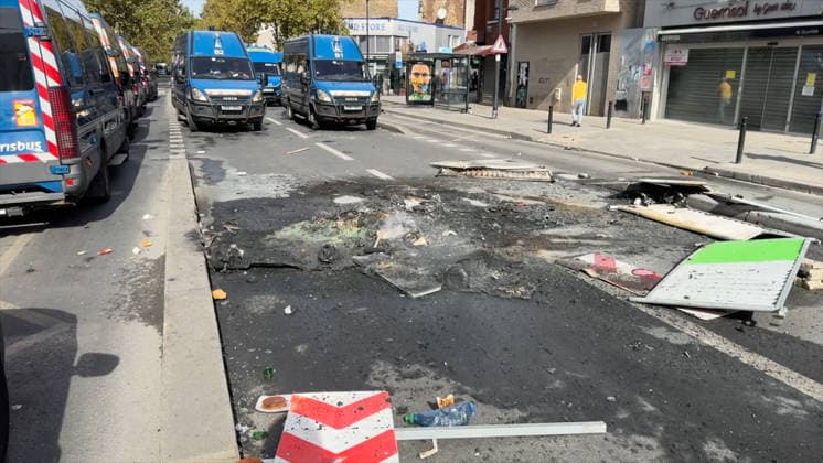 Clashes During Student Protest - Pantin Videograbs - Clashes between students and police during a student protest in Pantin, near Paris, France, on October 2, 2026. Since late September, students have been organizing protests outside their schools to highlight various issues, ranging from class schedules and class sizes to teacher shortages and excessive heat in classrooms during this year’s heat waves. These protests began in Île-de-France, the Paris region, but have now spread to other cities across the country. Photo by CLPRESS ABACAPRESS.COM Pantin France  Copyright: xCLPRESS ABACAx