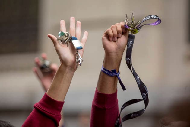 October 2, 2026, Madrid, Spain: Protesters shout while holding up their house keys during the demonstration. The protest in front of the Congress of Deputies in Madrid, demanding the approval of measures to address the housing and rental crisis in Spain. The demonstration was organized by protesters camping in Puerta del Sol in central Madrid. Madrid Spain  - ZUMAs197 20261002_aaa_s197_067 Copyright: xLuisxSotox