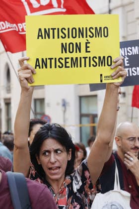 Protest against anti-Semitism bill in Rome ROME, ITALY - OCTOBER 02: Protesters gather outside the Italian Chamber of Deputies in Rome, Italy on October 2, 2026, as lawmakers debate the anti-Semitism bill DDL 1004. Demonstrators argue that the bill could curb criticism of Israel by equating it with racial hatred. Riccardo De Luca Anadolu Rome Italy. Editorial use only. Please get in touch for any other usage.  Copyright: x2026xAnadoluxRiccardoxDexLucax