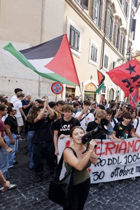 Protest against anti-Semitism bill in Rome ROME, ITALY - OCTOBER 02: Protesters gather outside the Italian Chamber of Deputies in Rome, Italy on October 2, 2026, as lawmakers debate the anti-Semitism bill DDL 1004. Demonstrators argue that the bill could curb criticism of Israel by equating it with racial hatred. Riccardo De Luca Anadolu Rome Italy. Editorial use only. Please get in touch for any other usage.  Copyright: x2026xAnadoluxRiccardoxDexLucax