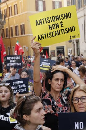 Protest against anti-Semitism bill in Rome ROME, ITALY - OCTOBER 02: Protesters gather outside the Italian Chamber of Deputies in Rome, Italy on October 2, 2026, as lawmakers debate the anti-Semitism bill DDL 1004. Demonstrators argue that the bill could curb criticism of Israel by equating it with racial hatred. Riccardo De Luca Anadolu Rome Italy. Editorial use only. Please get in touch for any other usage.  Copyright: x2026xAnadoluxRiccardoxDexLucax
