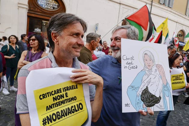 Protest against anti-Semitism bill in Rome ROME, ITALY - OCTOBER 02: Protesters gather outside the Italian Chamber of Deputies in Rome, Italy on October 2, 2026, as lawmakers debate the anti-Semitism bill DDL 1004. Demonstrators argue that the bill could curb criticism of Israel by equating it with racial hatred. Riccardo De Luca Anadolu Rome Italy. Editorial use only. Please get in touch for any other usage.  Copyright: x2026xAnadoluxRiccardoxDexLucax