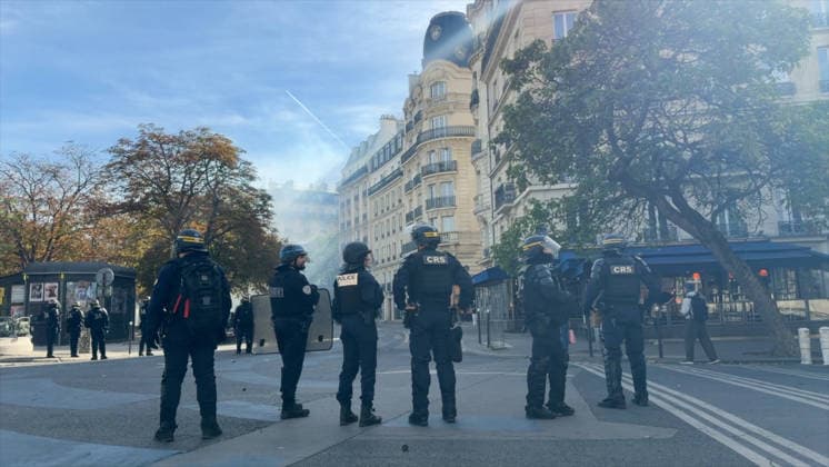 Student Protest at Place de la Nation - Paris Videograbs - Clashes between students and police as protesting students carry out blockading action near place de la Nation, in Paris, on October 2, 2026. Since late September, students have staged protests outside schools over grievances ranging from timetables, class sizes and a shortage of teachers to overheated classrooms during this year s heatwaves. The protests started in the Ile-de-France region around Paris but have now spread to other cities nationwide. Photo by CLPRESS ABACAPRESS.COM Paris France Copyright: xCLPRESS ABACAx