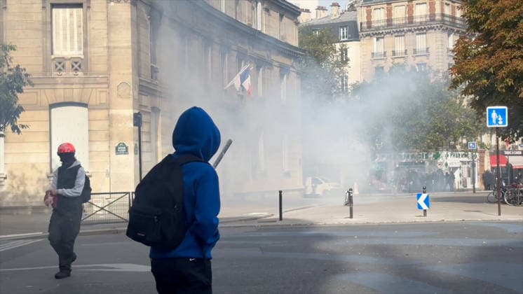 Student Protest at Place de la Nation - Paris Videograbs - Clashes between students and police as protesting students carry out blockading action near place de la Nation, in Paris, on October 2, 2026. Since late September, students have staged protests outside schools over grievances ranging from timetables, class sizes and a shortage of teachers to overheated classrooms during this year s heatwaves. The protests started in the Ile-de-France region around Paris but have now spread to other cities nationwide. Photo by CLPRESS ABACAPRESS.COM Paris France Copyright: xCLPRESS ABACAx