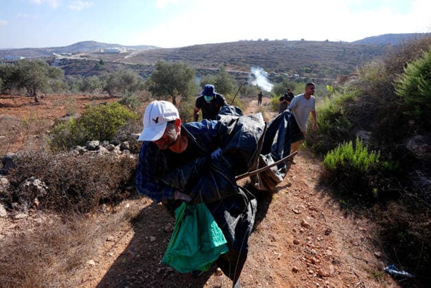 Israeli forces injure Palestinian farmer during raids on olive farms NABLUS, WEST BANK, PALESTINE - OCTOBER 2: Israeli military forces and settlers intervene against Palestinian farmers and international activists harvesting olives in the town of Beita, in Nablus, West Bank, Palestine on October 02, 2026. Israeli settlers beat the 46-year-old Palestinian man in the town of Beita, according to the Palestinian Red Crescent Society. Witnesses told Anadolu that a group of Israeli settlers fired stun grenades and tear gas at farmers in the Jabal al-Arma area, forcing them to leave. Issam Rimawi Anadolu Nablus West Bank. Editorial use only. Please get in touch for any other usage.  Copyright: x2026xAnadoluxIssamxRimawix