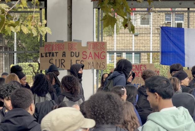 High School Blockades in France - School Buildings Facades Set on Fire Videograbs - students carry out blockading actions in Paris,France, on October 2, 2026. Since late September, students have staged protests outside schools over grievances ranging from timetables, class sizes and a shortage of teachers to overheated classrooms during this year s heatwaves. The protests started in the Ile-de-France region around Paris but have now spread to other cities nationwide. Photo by CLPRESS ABACAPRESS.COM France  Copyright: xCLPRESS ABACAx