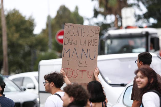 October 2, 2026, Bayonne, Nouvelle Aquitaine, France: A protester holds up a cardboard sign reading Youth in the streets, Manu, you re done for , referring to French President EMMANUEL MACRON, during a demonstration in Bayonne, southwestern France, on October 2, 2026, against overcrowded classes and a lack of resources. The movement, which began in the Paris region a week ago, has spread across France, with hundreds of high schools blocked. Bayonne France - ZUMAb298 20261002_zsp_b298_007 Copyright: xJulesxBuonx