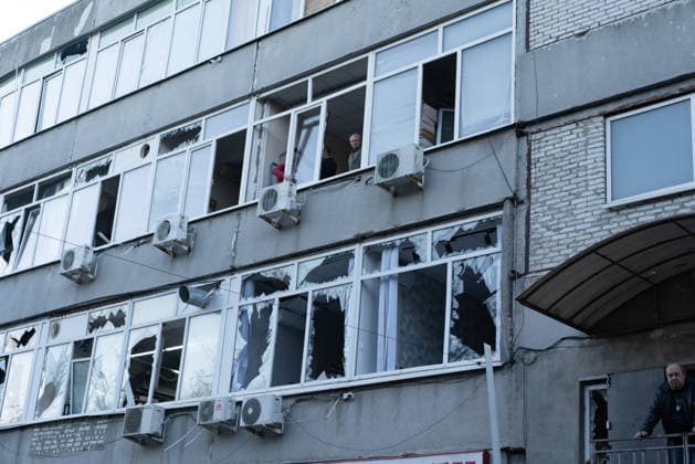 Guided bombs strike residential area in Kharkiv KHARKIV, UKRAINE - OCTOBER 2: A residential area is heavily damaged after two guided bombs strike the city of Kharkiv, Ukraine, killing two people and injuring more than 30 others, on October 2, 2026. Damaged houses, vehicles, buildings and debris are seen at the scene following the attack, while more than 20 houses are affected. Carlo Bravo Anadolu Kharkivs ka Oblast Ukraine. Editorial use only. Please get in touch for any other usage.  Copyright: x2026xAnadoluxCarloxBravox