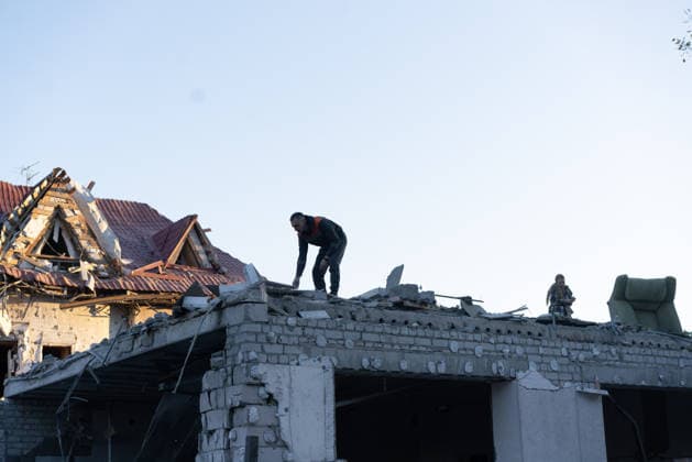 Guided bombs strike residential area in Kharkiv KHARKIV, UKRAINE - OCTOBER 2: A residential area is heavily damaged after two guided bombs strike the city of Kharkiv, Ukraine, killing two people and injuring more than 30 others, on October 2, 2026. Damaged houses, vehicles, buildings and debris are seen at the scene following the attack, while more than 20 houses are affected. Carlo Bravo Anadolu Kharkivs ka Oblast Ukraine. Editorial use only. Please get in touch for any other usage.  Copyright: x2026xAnadoluxCarloxBravox