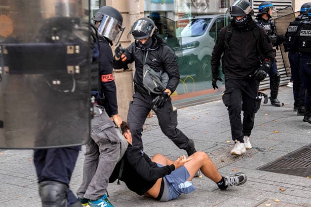Students clash with police during high-school mobilization in Nancy NANCY, FRANCE - OCTOBER 2: Police officers detain a demonstrator as students gather and clash with security forces around high schools Nancy, France on October 2, 2026. Students gather around several schools and clash with police forces as a nationwide high-school mobilization continues over school conditions and demands for greater education resources in Nancy. Police deploy security units around several locations as demonstrations and blockades continue. Muhammed Said Tako Anadolu Nancy France. Editorial use only. Please get in touch for any other usage.  Copyright: x2026xAnadoluxMuhammedxSaidxTakox