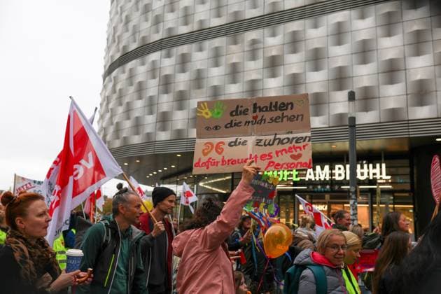 October 2, 2026, Leipzig, Saxony, Germany: LEIPZIG, GERMANY, OCTOBER 2, 2026: Families, childcare workers and educators demonstrate in Leipzig over staffing, funding and working conditions at daycare centres and after-school care facilities. Parents and children joined childcare employees as protesters marched through the city calling attention to concerns over the availability and quality of childcare services in Leipzig and the wider state of Saxony. Leipzig Germany - ZUMAq101 20261002_zna_q101_172 Copyright: xMariaxCastrox