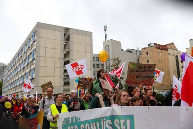 October 2, 2026, Leipzig, Saxony, Germany: LEIPZIG, GERMANY, OCTOBER 2, 2026: Families, childcare workers and educators demonstrate in Leipzig over staffing, funding and working conditions at daycare centres and after-school care facilities. Parents and children joined childcare employees as protesters marched through the city calling attention to concerns over the availability and quality of childcare services in Leipzig and the wider state of Saxony. Leipzig Germany - ZUMAq101 20261002_zna_q101_166 Copyright: xMariaxCastrox