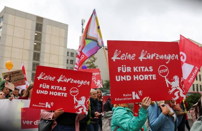 October 2, 2026, Leipzig, Saxony, Germany: LEIPZIG, GERMANY, OCTOBER 2, 2026: Families, childcare workers and educators demonstrate in Leipzig over staffing, funding and working conditions at daycare centres and after-school care facilities. Parents and children joined childcare employees as protesters marched through the city calling attention to concerns over the availability and quality of childcare services in Leipzig and the wider state of Saxony. Leipzig Germany - ZUMAq101 20261002_zna_q101_163 Copyright: xMariaxCastrox