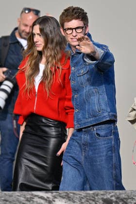 PFW Givenchy Outside Arrivals Hannah Bagshawe, Eddie Redmayne arriving at the Givenchy show during Paris Fashion Week, in Paris, France on 2 October 2026. Photo by Julien Reynaud APS-Medias ABACAPRESS.COM Paris France  Copyright: xReynaudxJulien APS-Medias ABACAx