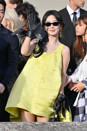 PFW Givenchy Outside Arrivals Yang Zi arriving at the Givenchy show during Paris Fashion Week, in Paris, France on 2 October 2026. Photo by Julien Reynaud APS-Medias ABACAPRESS.COM Paris France  Copyright: xReynaudxJulien APS-Medias ABACAx