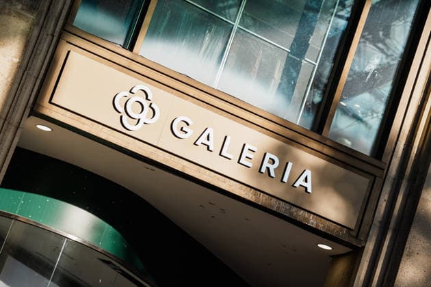 Sign and logo of Galeria Karstadt Kaufhof, branch in Hamburg, Germany, shopping street, department store, bankruptcy, insolvency, shopping, strolling, pedestrian zone Copyright: xThiemoxRudolphx