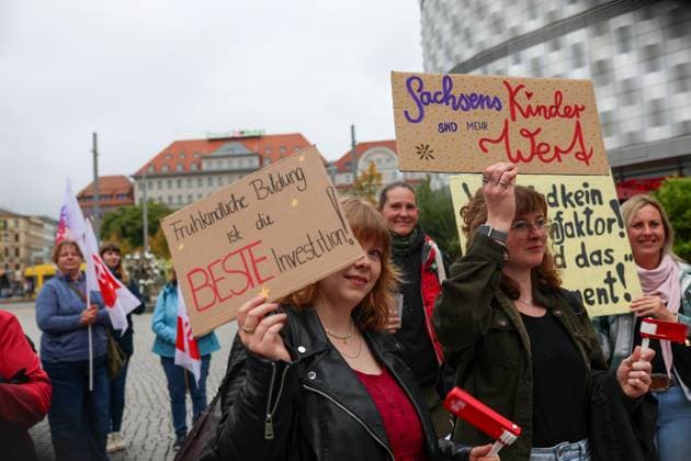 October 2, 2026, Leipzig, Saxony, Germany: LEIPZIG, GERMANY, OCTOBER 2, 2026: Families, childcare workers and educators demonstrate in Leipzig over staffing, funding and working conditions at daycare centres and after-school care facilities. Parents and children joined childcare employees as protesters marched through the city calling attention to concerns over the availability and quality of childcare services in Leipzig and the wider state of Saxony. Leipzig Germany - ZUMAq101 20261002_zna_q101_159 Copyright: xMariaxCastrox