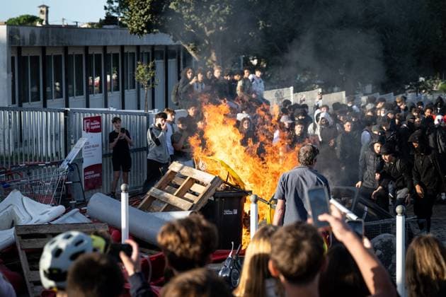 PHOTOPQR SUD OUEST XAVIER LEOTY La Rochelle La Rochelle October 2, 2026 High school students protest at Vieljeux High School in La Rochelle, October 2, 2026 PHOTO XAVIER LEOTY France Fires have broken out at several schools in France as students protest by blocking access to educational institutions nationwide over school funding and learning conditions La Rochelle La Rochelle CHARENTE MARITIME France  Copyright: xPHOTOPQR SUDxOUEST MAXPPPxXAVIERxLEOTYx 20261002SDO2091 20261002SDO2091