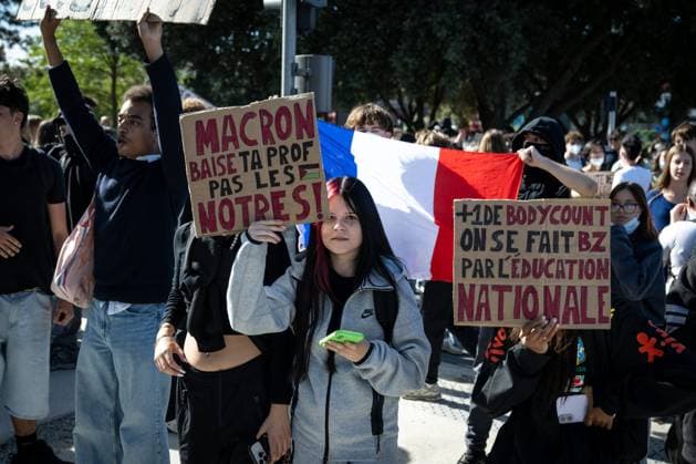 PHOTOPQR SUD OUEST XAVIER LEOTY La Rochelle La Rochelle October 2, 2026 High school students protest at Vieljeux High School in La Rochelle, October 2, 2026 PHOTO XAVIER LEOTY France Fires have broken out at several schools in France as students protest by blocking access to educational institutions nationwide over school funding and learning conditions La Rochelle La Rochelle CHARENTE MARITIME France Copyright: xPHOTOPQR SUDxOUEST MAXPPPxXAVIERxLEOTYx 20261002SDO2097 20261002SDO2097