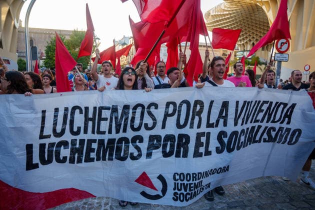 The Seville Tenants’ Union is organizing a demonstration for the right to housing. Images from the demonstration through the streets of Seville for the right to housing. October 2, 2026, in Seville, Andalusia, Spain The Seville Tenants’ Union is organizing a demonstration under the slogan Seville for the Right to Housing to demand measures against evictions, exorbitant rents, and real estate speculation October 2, 2026 Francisco J Seville, Andalusia Seville, Andalusia, Spain Copyright: xFranciscoxJ.xOlmox 7816427