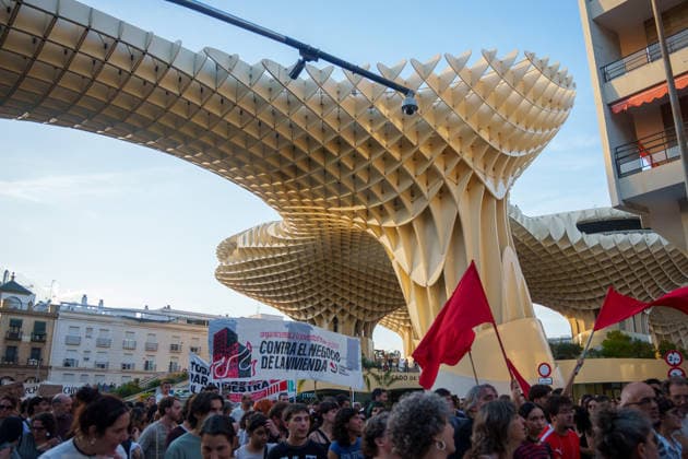 The Seville Tenants’ Union is organizing a demonstration for the right to housing. Images from the demonstration through the streets of Seville for the right to housing. October 2, 2026, in Seville, Andalusia, Spain The Seville Tenants’ Union is organizing a demonstration under the slogan Seville for the Right to Housing to demand measures against evictions, exorbitant rents, and real estate speculation October 2, 2026 Francisco J Seville, Andalusia Seville, Andalusia, Spain Copyright: xFranciscoxJ.xOlmox 7816428
