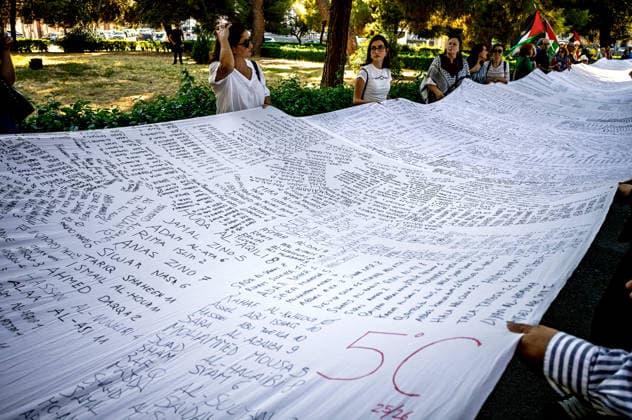 Shroud of Living Memory™, Demonstration for child deaths in Gaza PALERMO, ITALY - OCTOBER 2: The ˜Sudario della Memoria Viva™ (Shroud of Living Memory), a cloth approximately 70 metres long bearing the names of 18,500 Palestinian children killed in Gaza, is carried by demonstrators during a rally in support of Gaza on 2 October 2026 in Palermo, Italy. Palermo Sicily Italy Copyright: xStefanoxMontesix