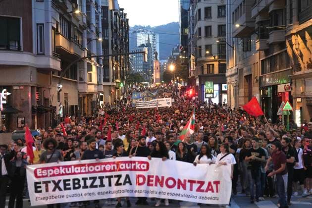 Joint demonstration in Bilbao organized by the housing unions of the Basque Country against speculation and profiteering. Hundreds of people took part in a joint demonstration organized by the housing unions of the Basque Country against speculation and profiteering, on October 2, 2026, in Bilbao, Biscay, Basque Country, Spain. The protest’s slogan is Against Speculation and for Guaranteed Housing, with the organizers calling for a structural transformation of housing policies. OCTOBER 2, 2026 HOUSING UNIONS SPECULATION RALLY PROTEST BASQUE COUNTRY BILBAO H Bilbao, Biscay, Basque Country Bilbao, Biscay, Basque Country, Spain Copyright: xH.Bilbaox 7816486