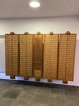 Flensburg, Schleswig-Holstein Long Night of Democracy at Flensburg City Hall Here: A wooden memorial plaque for comrades who fell in both world wars. Inscription: IN MEMORY OF OUR COMRADES WHO FELL IN BOTH WORLD WARS 1914 1918 and 1939 1945. In the center is a stylized sword or cross with the years of the two world wars. Pho