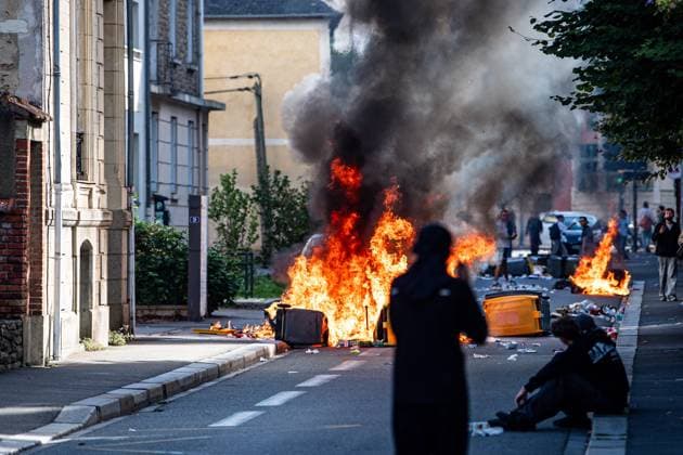 HIGH SCHOOL STUDENT PROTEST PHOTOPQR OUEST FRANCE Kévin Guyot Ouest France RENNES October 2, 2026 October 2, 2026 Third day of protests in high schools and on the streets of Rennes, Ille-et-Vilaine, Brittany. High school studentsare mobilizing to demand more resources for education. Roadblocks, burning trash cans, and tear gas marked much of the morning. Near the Jules Ferry metro station, Jean Macé High School, and the Faculty of Law and Political Science, violent clashes between young people and law enforcement occurred. PHOTO: KEVIN GUYOT, OUEST FRANCE, France. Fires have broken out at several schools in France as students protest by blockading educational institutions nationwide over school funding and learning conditions. RENNES, Fran  Copyright: xPHOTOPQR OUESTxFRANCE MAXPPPxKévinxGuyotx xOuest-Francex 20261002OFR2686 20261002OFR2686