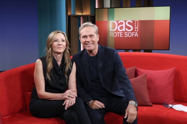 DAS Talk on NDR TV Channel 3: Wulf Andrea Wulf, historian and author, with host Hinnerk Baumgarten on the TV show *DAS Rote Sofa*, a live talk show produced by Norddeutscher Rundfunk, Photo op on October 2, 2026, at the NDR television studio in Hamburg-Lokstedt