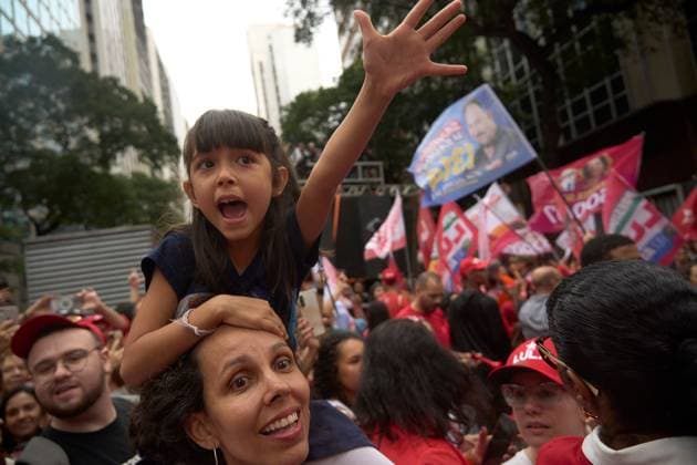 October 2, 2026, Rio De Janeiro, Brazil: RIO DE JANEIRO, BRAZIL, OCTOBER 2, 2026: Brazilian President and presidential candidate Luiz Inacio Lula da Silva leads a campaign march through central Rio de Janeiro, travelling from Candelaria toward Cinelandia as thousands of supporters gather ahead of the first round of Brazil s general election. Lula, who is seeking re-election, used the event to mobilize supporters two days before voters head to the polls on October 4. Rio De Janeiro Brazil - ZUMAq101 20261002_zna_q101_223 Copyright: xMarianaxGreifx