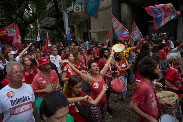 October 2, 2026, Rio De Janeiro, Brazil: RIO DE JANEIRO, BRAZIL, OCTOBER 2, 2026: Brazilian President and presidential candidate Luiz Inacio Lula da Silva leads a campaign march through central Rio de Janeiro, travelling from Candelaria toward Cinelandia as thousands of supporters gather ahead of the first round of Brazil s general election. Lula, who is seeking re-election, used the event to mobilize supporters two days before voters head to the polls on October 4. Rio De Janeiro Brazil - ZUMAq101 20261002_zna_q101_212 Copyright: xMarianaxGreifx