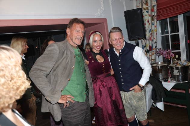 Ralf Moeller, Sarah Kahn, and Axel Kahn at the 2 Fine Time Business Club Oktoberfest at Käfer Stammhaus in Munich, October 2, 2026 Copyright: xAgenturxMatthiasxWehnertx xM.xGränzdörferx