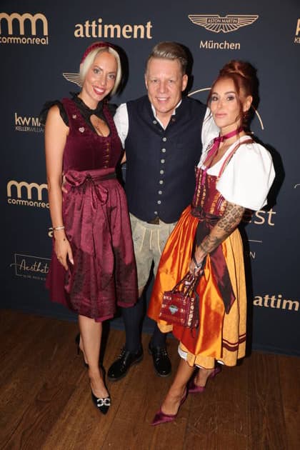 Sarah Kahn, Axel Kahn, and Tiger Kirchharz at the 2 Fine Time Business Club Oktoberfest at Käfer Stammhaus in Munich, October 2, 2026 Copyright: xAgenturxMatthiasxWehnertx xM.xGränzdörferx